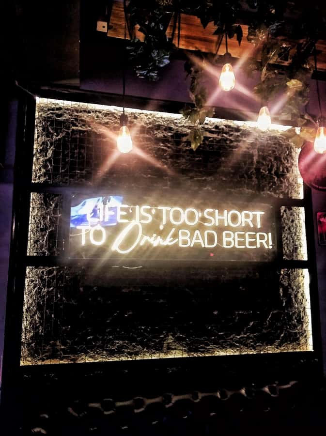 Craft Beer Pub Crawl in Cali - A small group makes the social side stronger