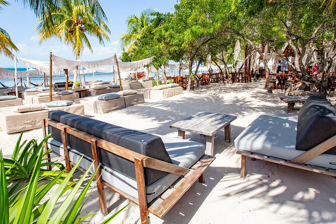 Deluxe Catamaran tour to Isla Mujeres with Open Bar and Lunch - What the price really buys you