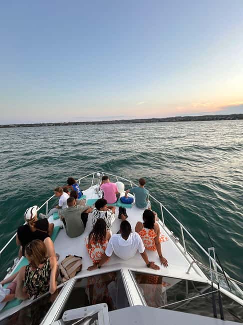 Desenzano del Garda: Sunset Boat Trip at Sunset with Drink - How crowded might the boat feel?