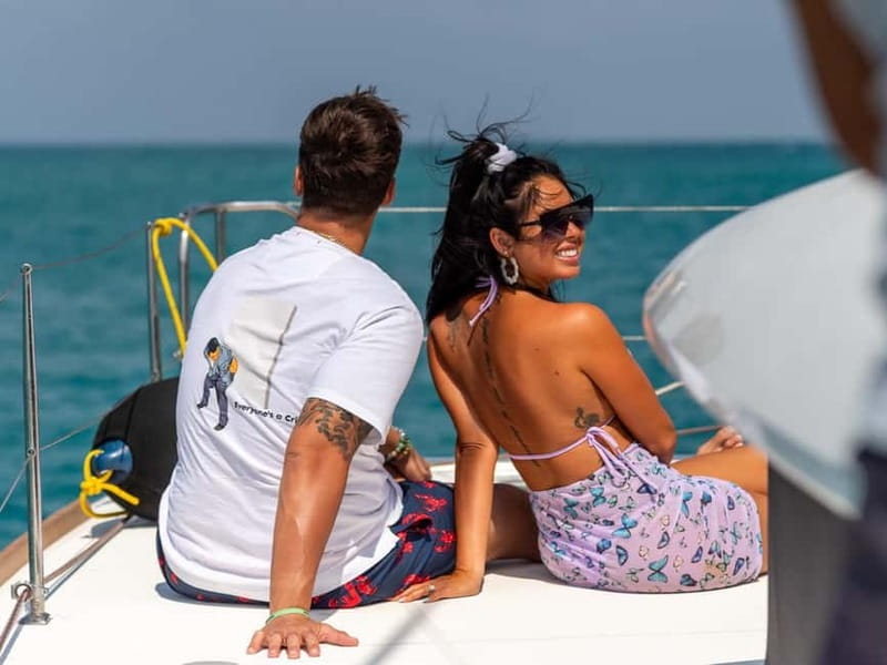 Dia Island Catamaran – Premium Lunch, Open Bar, Small Group - What the small group changes