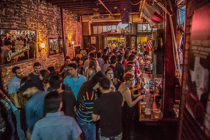 Downtown Austin Live Music Pub Crawl - Darwin’s Piano Bar turns the crowd into part of the show