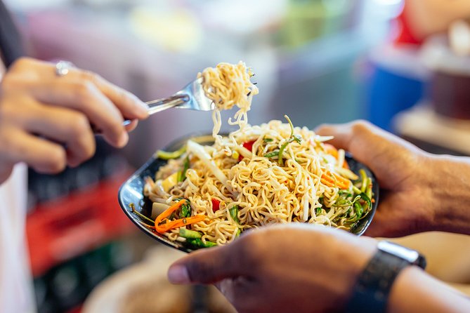 Drinks & Bites in Bangkok Private Tour - Fermented rice noodles with curry at ขนมจีนเจ๊เฉย
