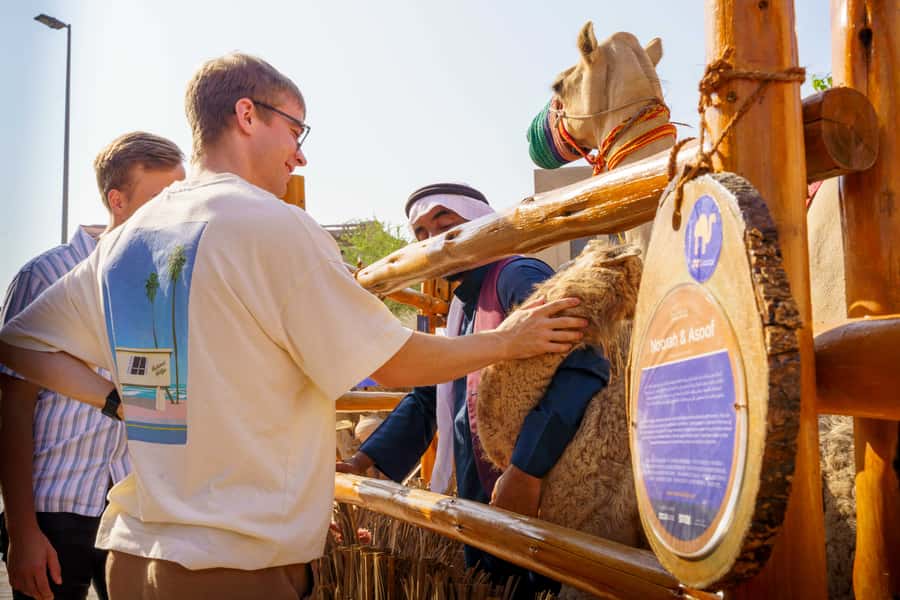 Dubai: Heritage Express Cultural Trolley Tour with Drinks - Accessibility and what to bring