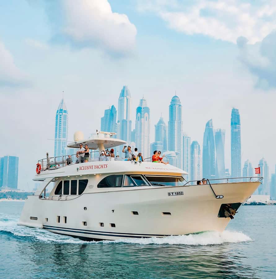 Dubai: Instagrammable Yacht Tour with Drinks & Ain/JBR Views - Choosing Between Daylight, Sunset, and Night