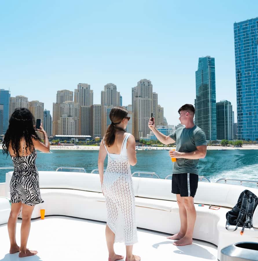 Dubai: Instagrammable Yacht Tour with Drinks & Ain/JBR Views - Finding the Meeting Point Without Stress