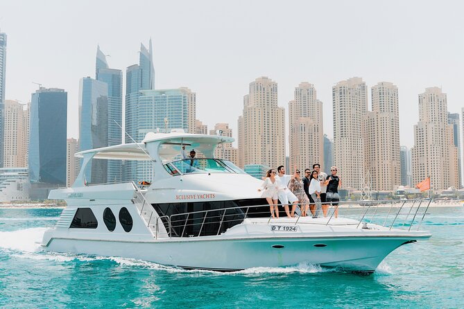 Dubai Marina 1hr Yacht tour with Drinks - Passing Jumeirah Beach Residence