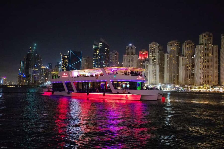 Dubai Marina Dinner Cruise – Live Show, AC & Open Bar - Live music and the mood onboard