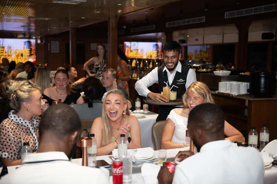Dubai Marina: Luxury Dinner Cruise, Live Show, Open Bar & DJ - Key points at a glance