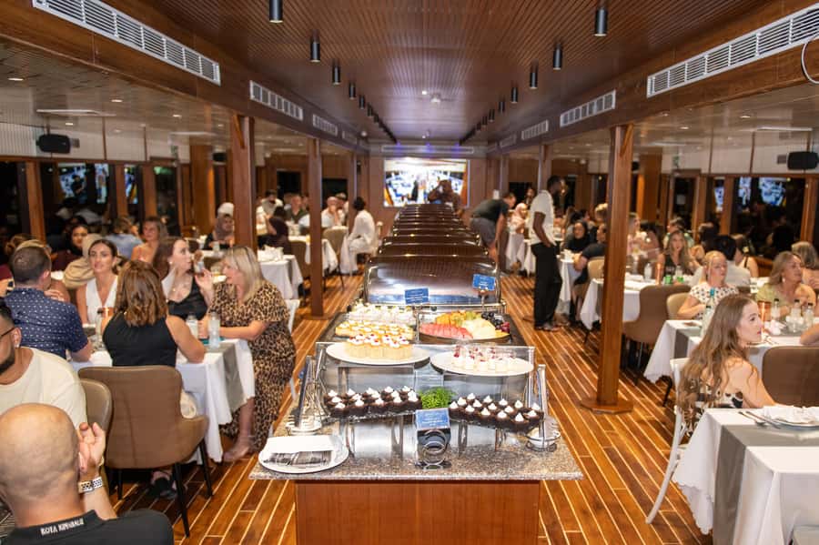 Dubai Marina: Luxury Dinner Cruise, Live Show, Open Bar & DJ - Dinner from the Copthorne Hotel buffet