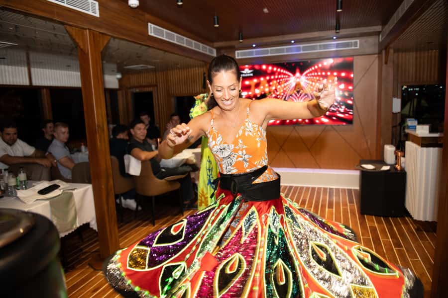 Dubai Marina: Luxury Dinner Cruise, Live Show, Open Bar & DJ - Who will enjoy this evening most