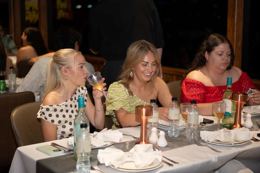 Dubai Marina: Luxury Dinner Cruise, Live Show, Open Bar & DJ - Booking tips for a smoother evening