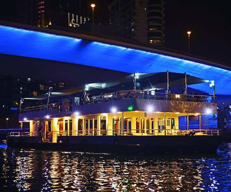 Dubai: Marina Premium Dinner Cruise with Unlimited Drinks - BBQ dinner, buffet choices, and vegetarian food