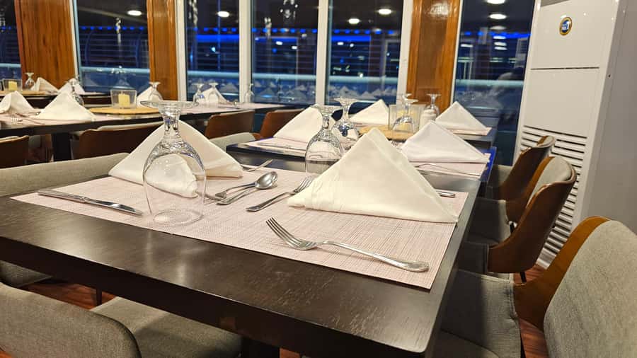 Dubai: Marina Premium Dinner Cruise with Unlimited Drinks - Booking advice for a smoother evening