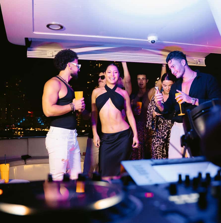 Dubai: Marina Yacht Party with BBQ, Unlimited Drinks and DJ - Who should book this night?
