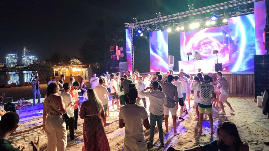 Dubai: Pub Crawl Nightlife Tour - Should you book the Dubai Pub Crawl?