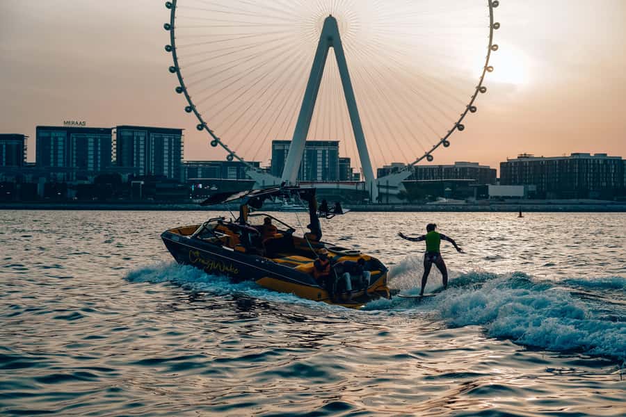 Dubai wakesurfing & wakeboarding: Snacks & drinks included! - Riding behind a Nautique boat in Dubai Marina