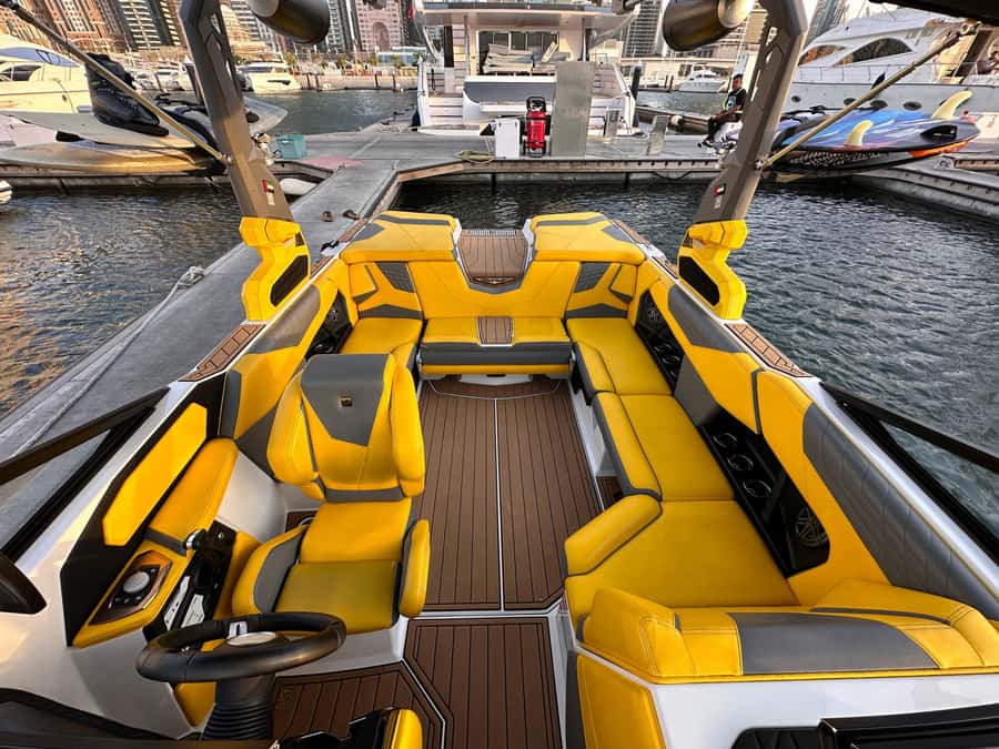 Dubai wakesurfing & wakeboarding: Snacks & drinks included! - Who will enjoy this most