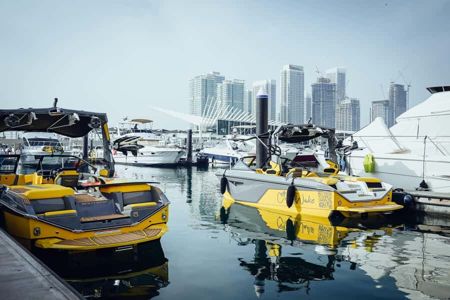 Dubai wakesurfing & wakeboarding: Snacks & drinks included! - Choosing wakesurfing or wakeboarding