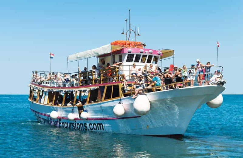 Dubrovnik: 3 Islands Fun Boat Trip with Drinks (FR, ES, EN) - Leaving Dubrovnik and settling into the TRITON