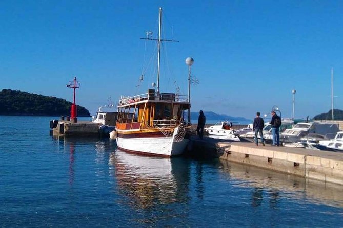 Dubrovnik Elafiti Islands Cruise with Lunch, Drinks and Pickup - Lunch on board is a real part of the value