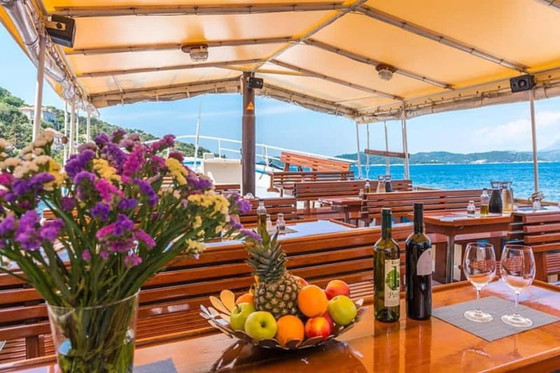 Dubrovnik: Elaphite Islands Cruise with Drinks/Lunch Options - What the crew adds to the day