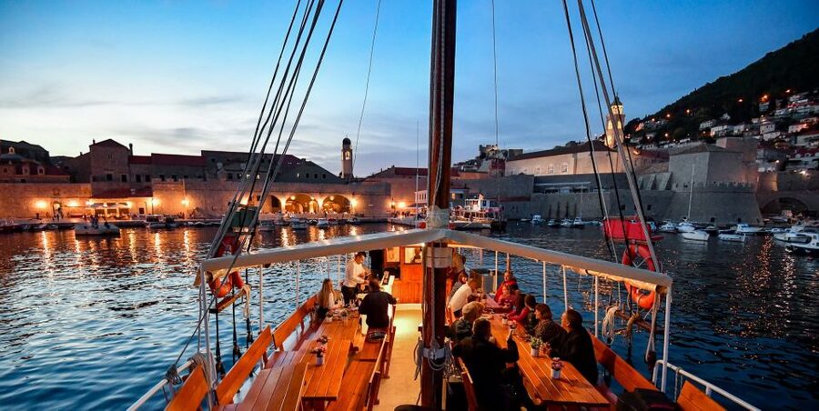 Dubrovnik: Panoramic Sunset Cocktail Cruise Around Old Town - What happens during the 90-minute cruise