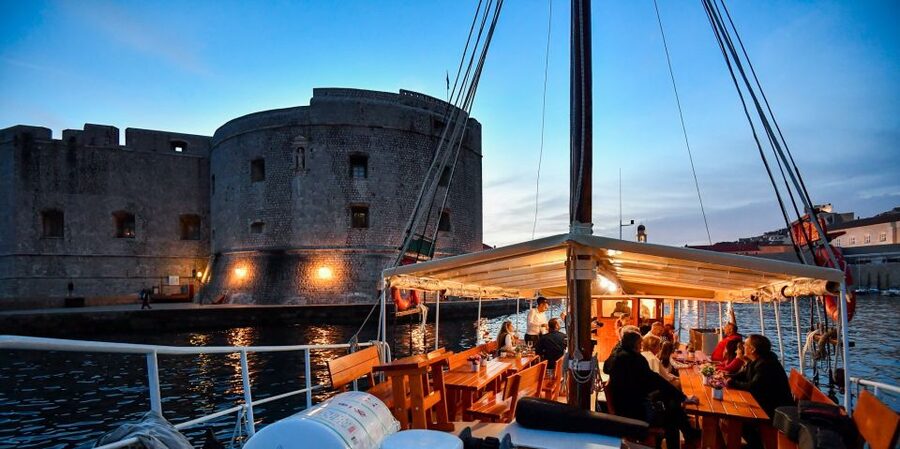 Dubrovnik: Panoramic Sunset Cocktail Cruise Around Old Town - Who will enjoy this cruise most