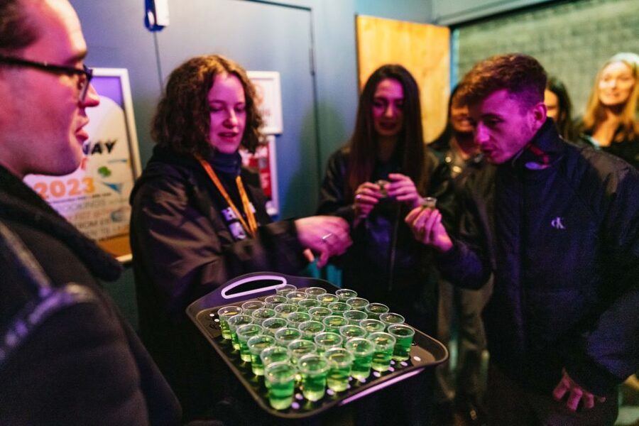 Edinburgh: 7 Bar Pub Crawl with 7 Shots & Discounts - How the five-hour crawl actually feels