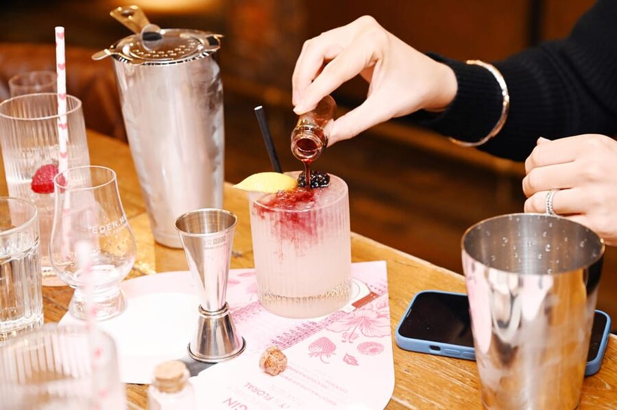 Edinburgh: Love Gin Cocktail Masterclass - Who should book this Edinburgh activity