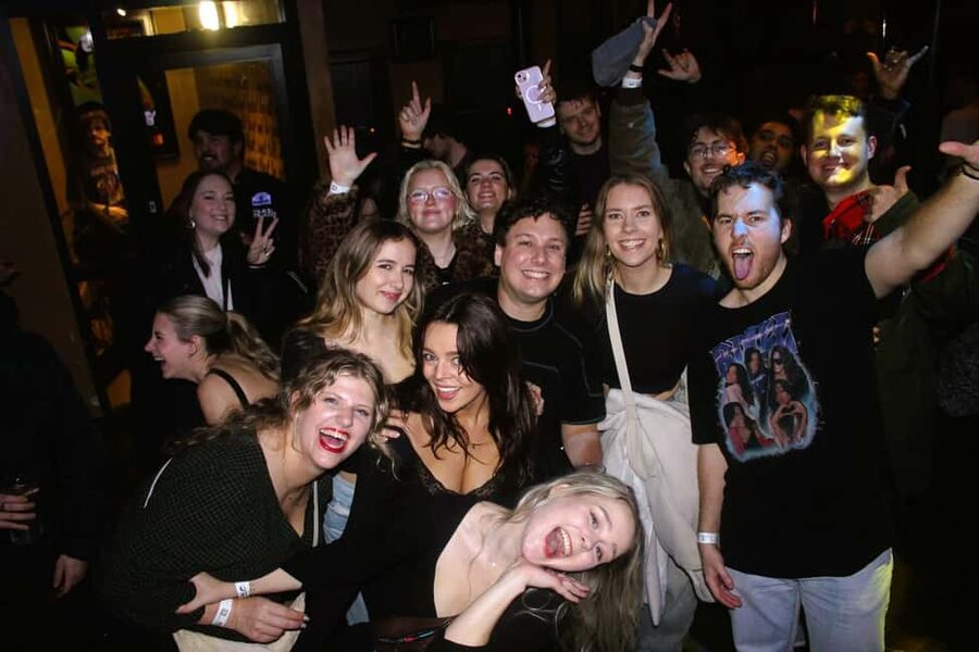 Edinburgh: The Original Pub Crawl 7 Bars 7 Shots & Discounts - Price, discounts, and what you still pay for