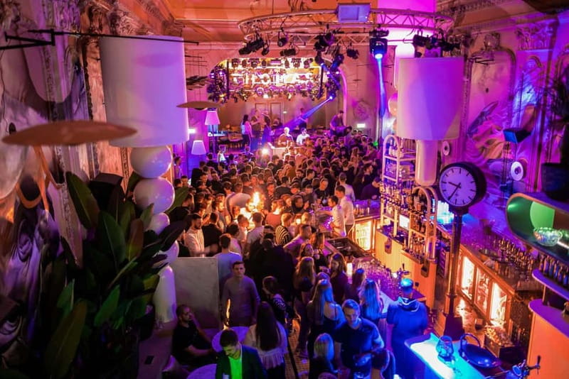 Eindhoven: Pub Crawl with Free Drinks and Entrance - Why the group format works for solo visitors