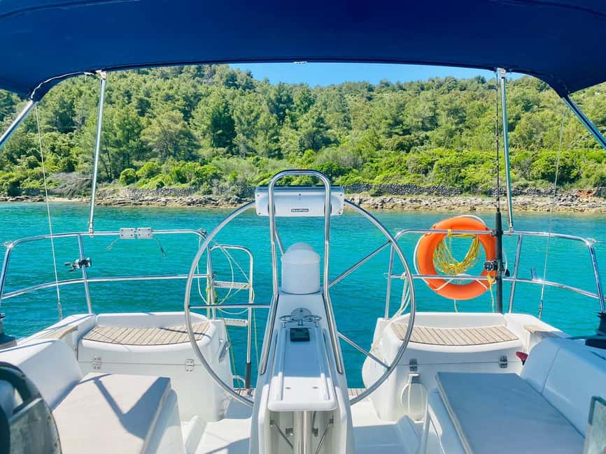 Elegant Day-Sailing Tour-Lunch&Drinks included - Lunch, drinks, and the practical side of eight hours