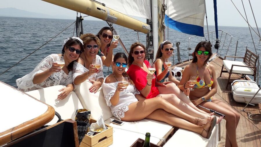 Estepona: Dolphin Watching Sailboat Cruise with Drink - Meeting Captain Manuel at Puerto de Estepona