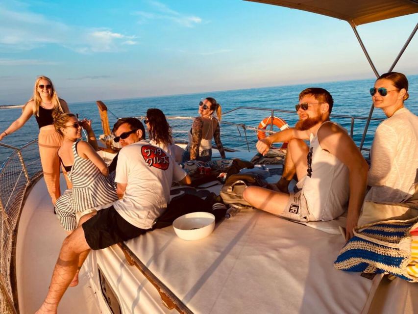 Estepona: Dolphins Searching Sea Cruise with Drink & Snacks - Boarding at La Martingala in Estepona