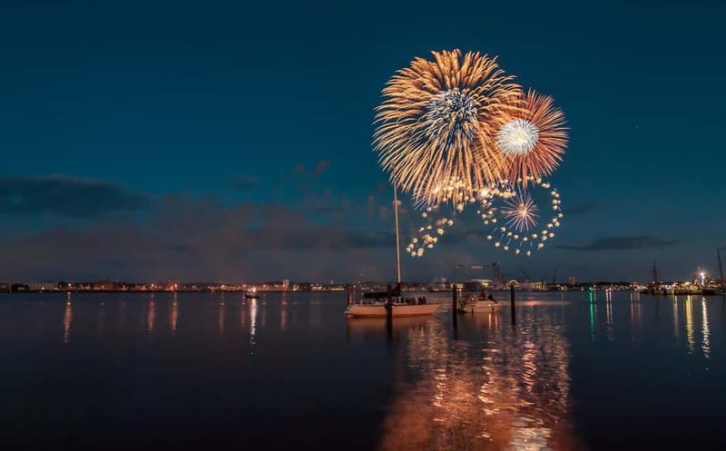 Fireworks Cruise with Drinks - Starting at 120 Place du Club Nautique