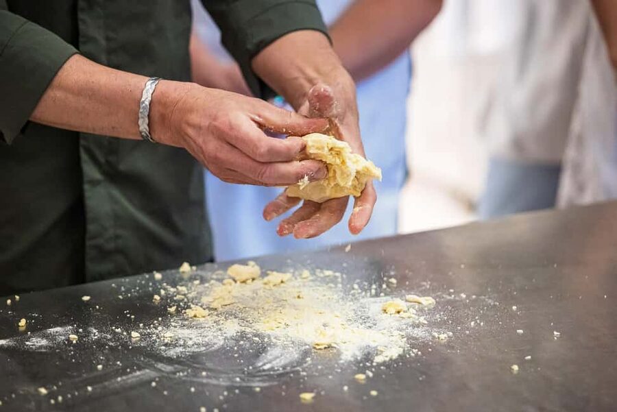 Florence: Handmade Pasta & Dessert Class with Unlimited Wine - Should you book it?