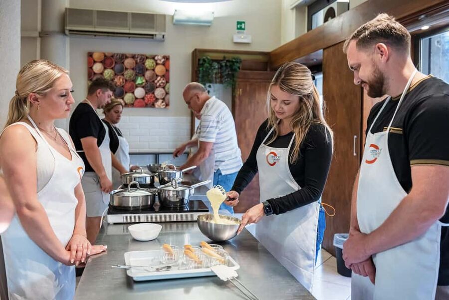 Florence: Handmade Pasta & Dessert Class with Unlimited Wine - The optional Florence street-food day