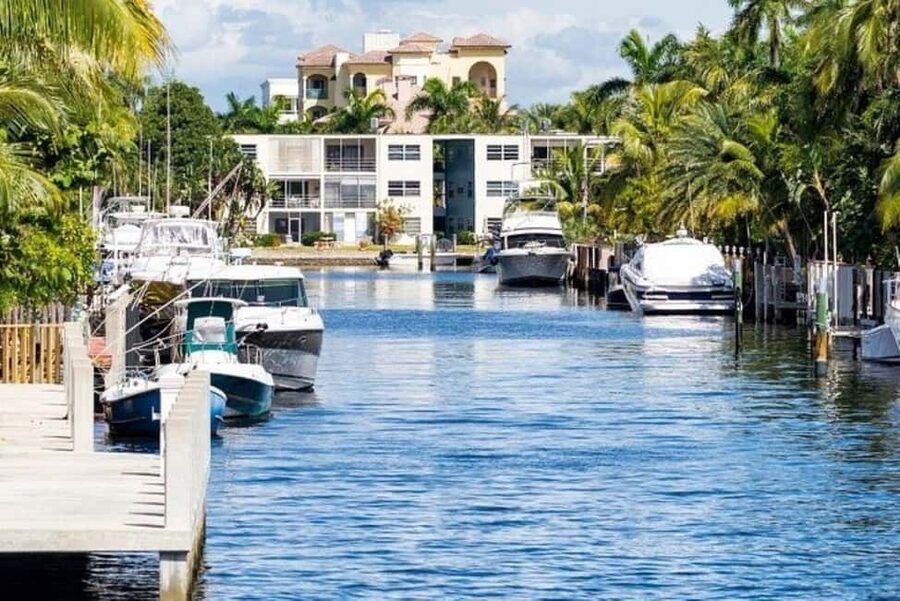 Fort Lauderdale: Venice of America Boat Tour with Drinks - What you see along the 75-minute route