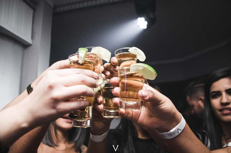 Frankfurt Pub Crawl - 4 Locations, Shots & Club Entry - Four stops, one moving group