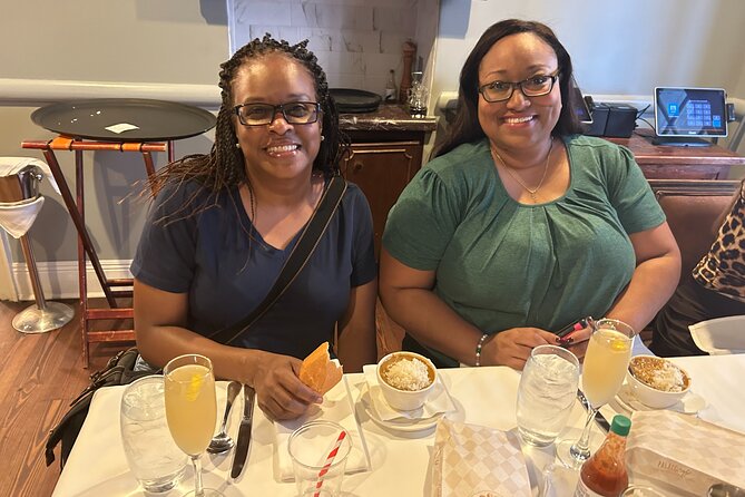 French Quarter Small-Group Cocktail and Foodie Crawl - The guides shape the evening