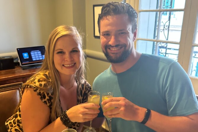 French Quarter Small-Group Cocktail and Foodie Crawl - History between the bites