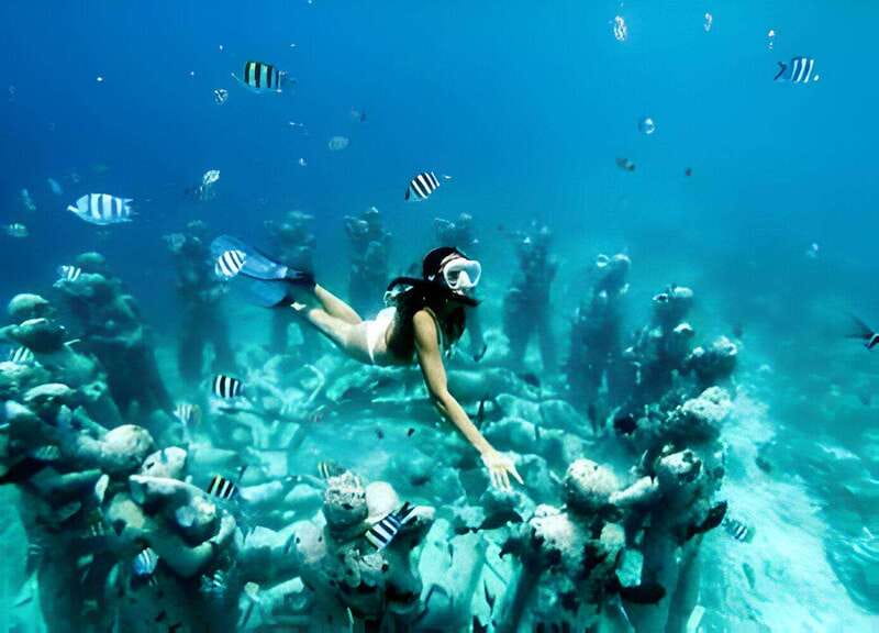 From Cancun: Isla Mujeres by Luxury Catamaran with Drinks - Sailing out of Marina Las Perlas
