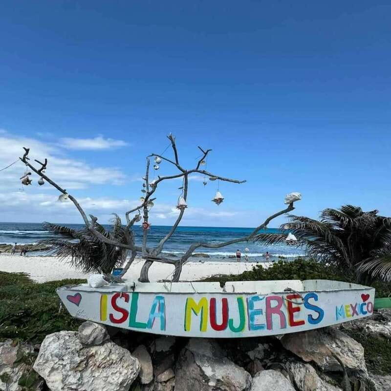 From Cancun: Isla Mujeres by Luxury Catamaran with Drinks - Buffet lunch and open-bar value
