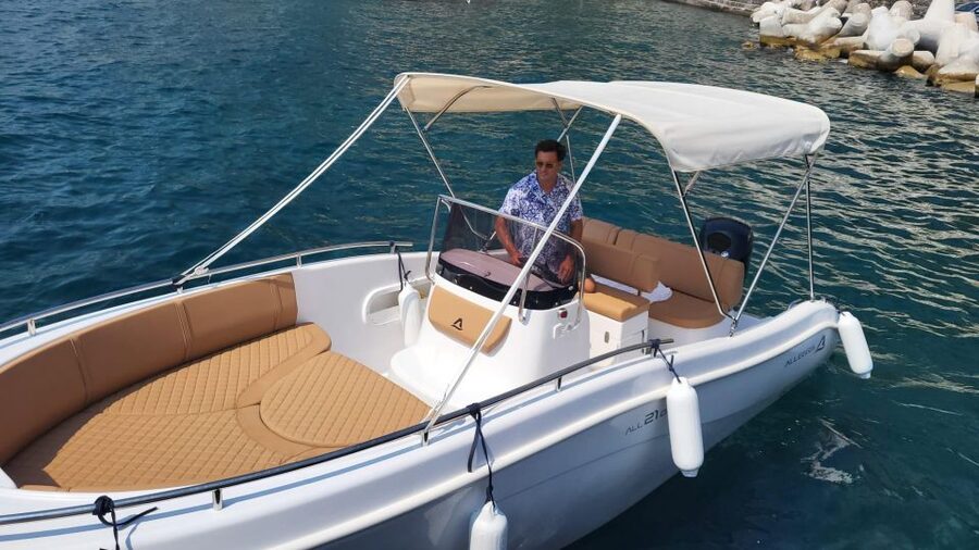 From Sorrento: Full Day Capri Private Boat Trip with Drinks - Key points at a glance