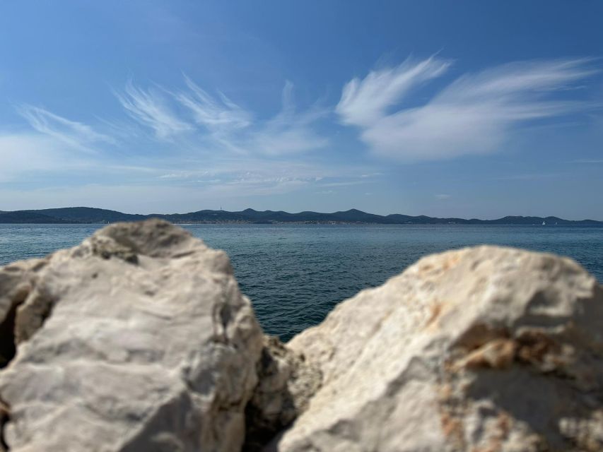 From Zadar: Island-Hopping Speedboat Tour with Drinks - Is this comfortable for families and solo passengers?