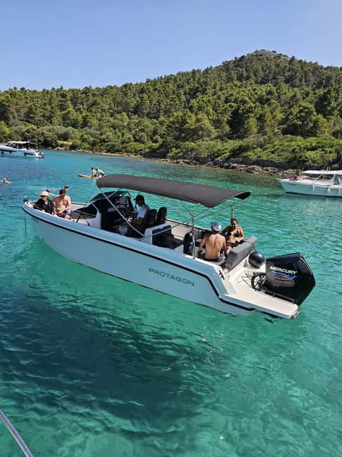 From Zadar: Islands Boat Tour with Drinks - Finding the boat at Obala kneza Branimira
