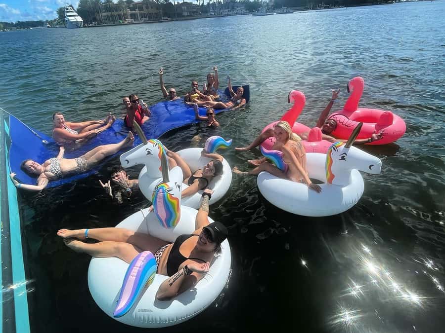 Ft. Lauderdale: Party Boat Tour to the Sandbar with Tunes - Music, dancing, and the onboard atmosphere