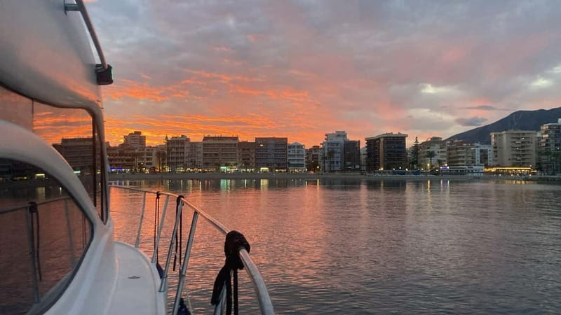 Fuengirola: Sunset Boat Tour - Cocktail Dinner & Champagne - A sunset cruise made for small celebrations