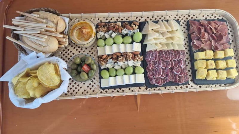 Fuengirola: Sunset Boat Tour - Cocktail Dinner & Champagne - Who will enjoy this most?