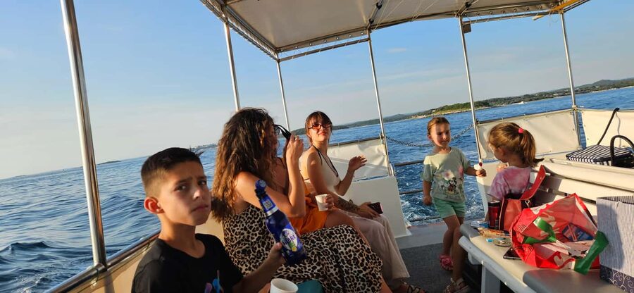Funtana,Vrsar: Dolphin watching at sunset,drinks included - Language, comfort, and practical limits